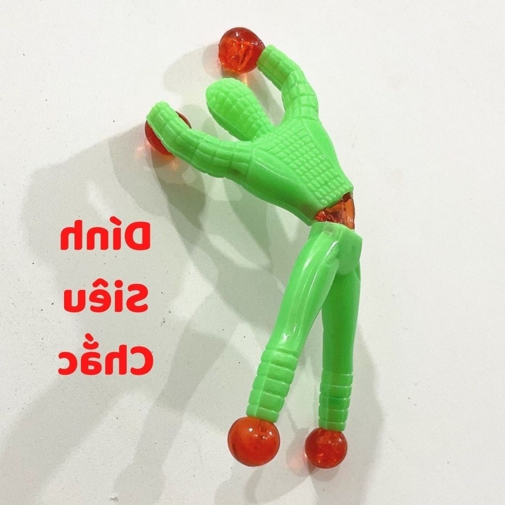 Người nhện leo dính tường