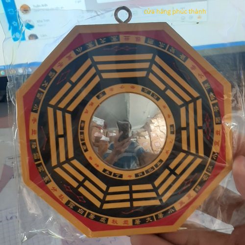 Kiếng Bát quái lòi