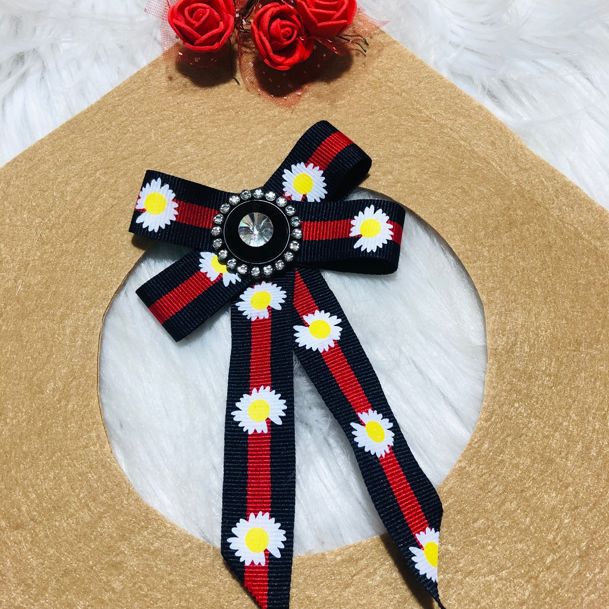 [HCM]Cài áo nơ hoa cúc. KT 7 x 15cm