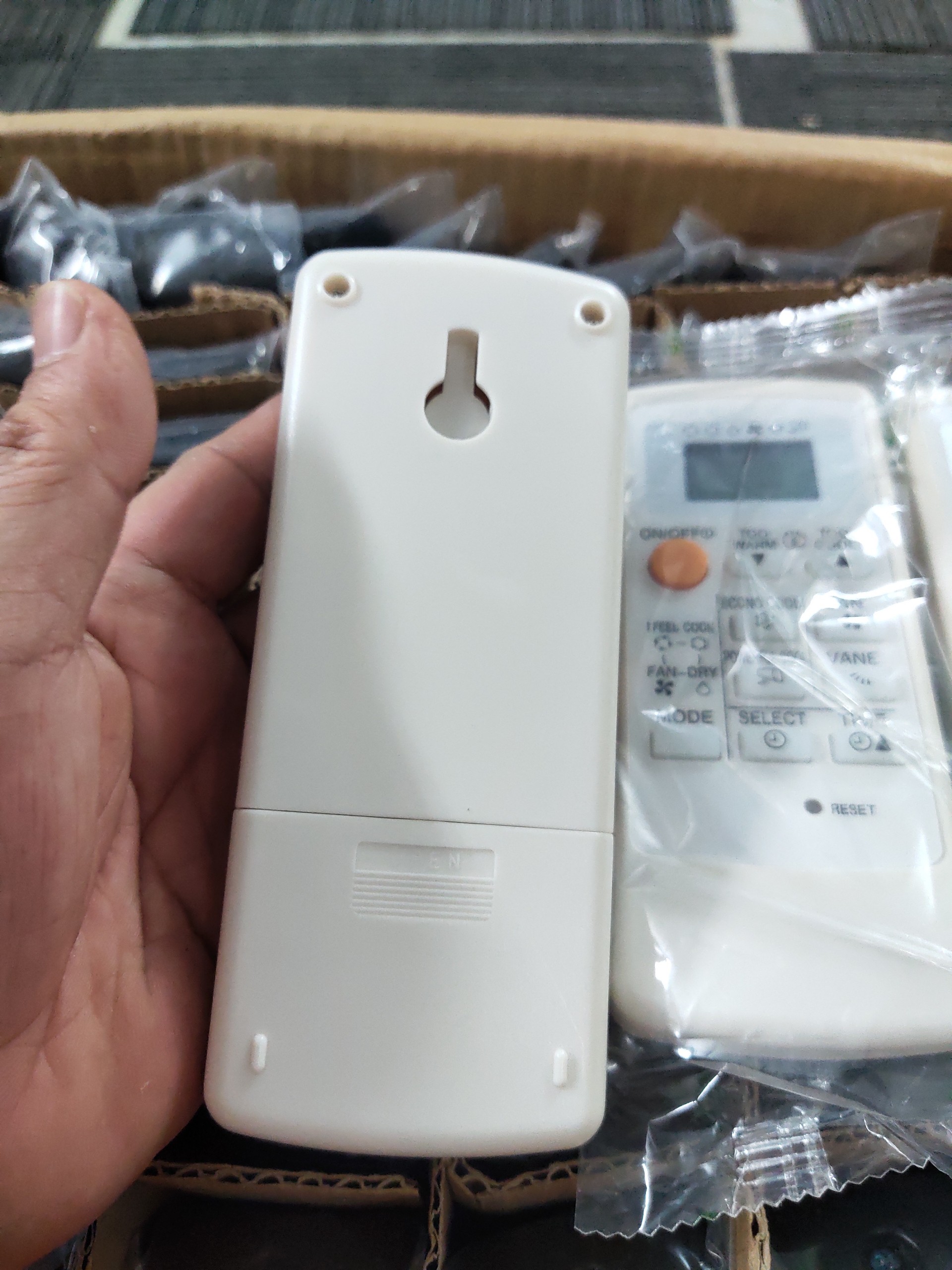 Remote Máy Lạnh Mitsubishi Inverter MP08B ( Mặt Trắng)_Bảo Hành Đổi Mới