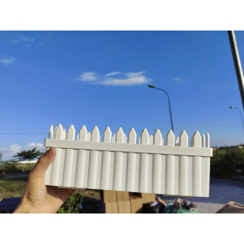 Chậu hàng rào tre trồng hoa cây cảnh
