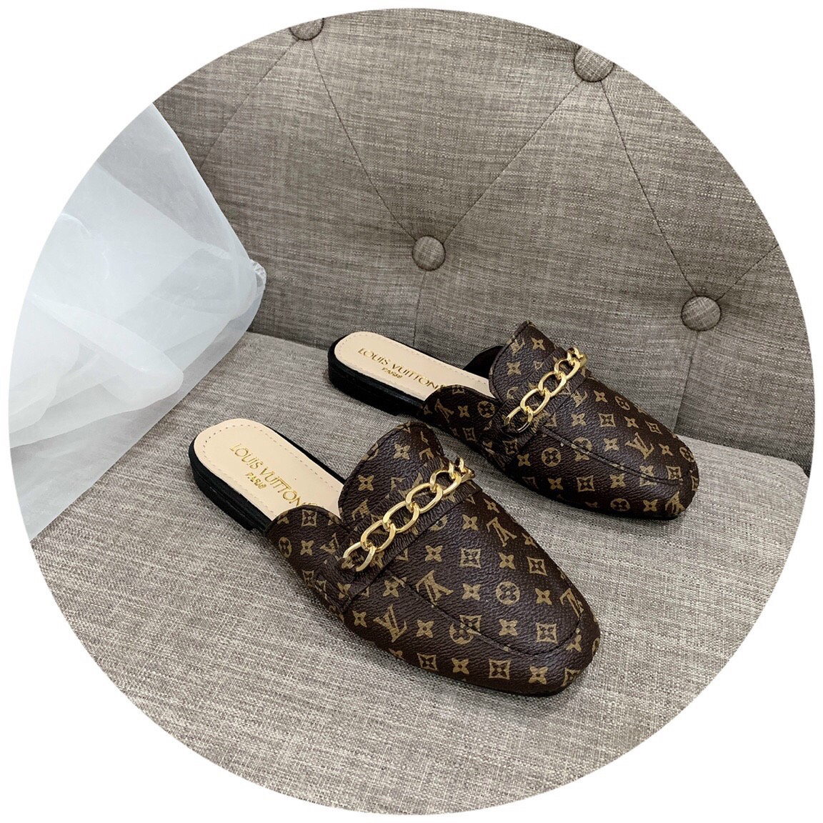 SHOP GIÁ RẺ I Giày sục EO VI tag xích ngang mũi vuông chất đẹp hot trend nhiều chị em săn đón - MÃ 659