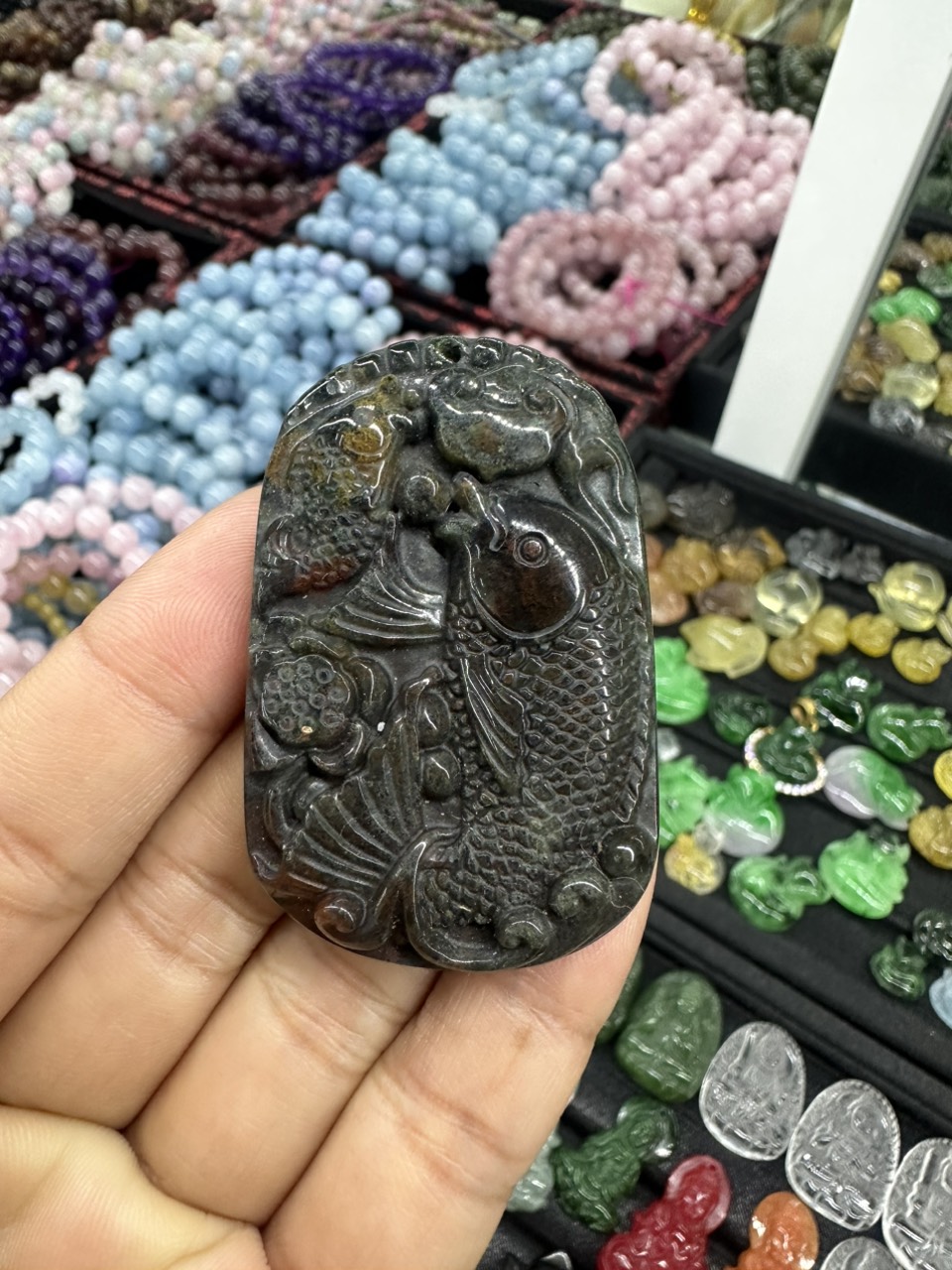 Mặt dây chuyền Cá chép vượt vũ môn phong thủy đá ngọc băng tảo