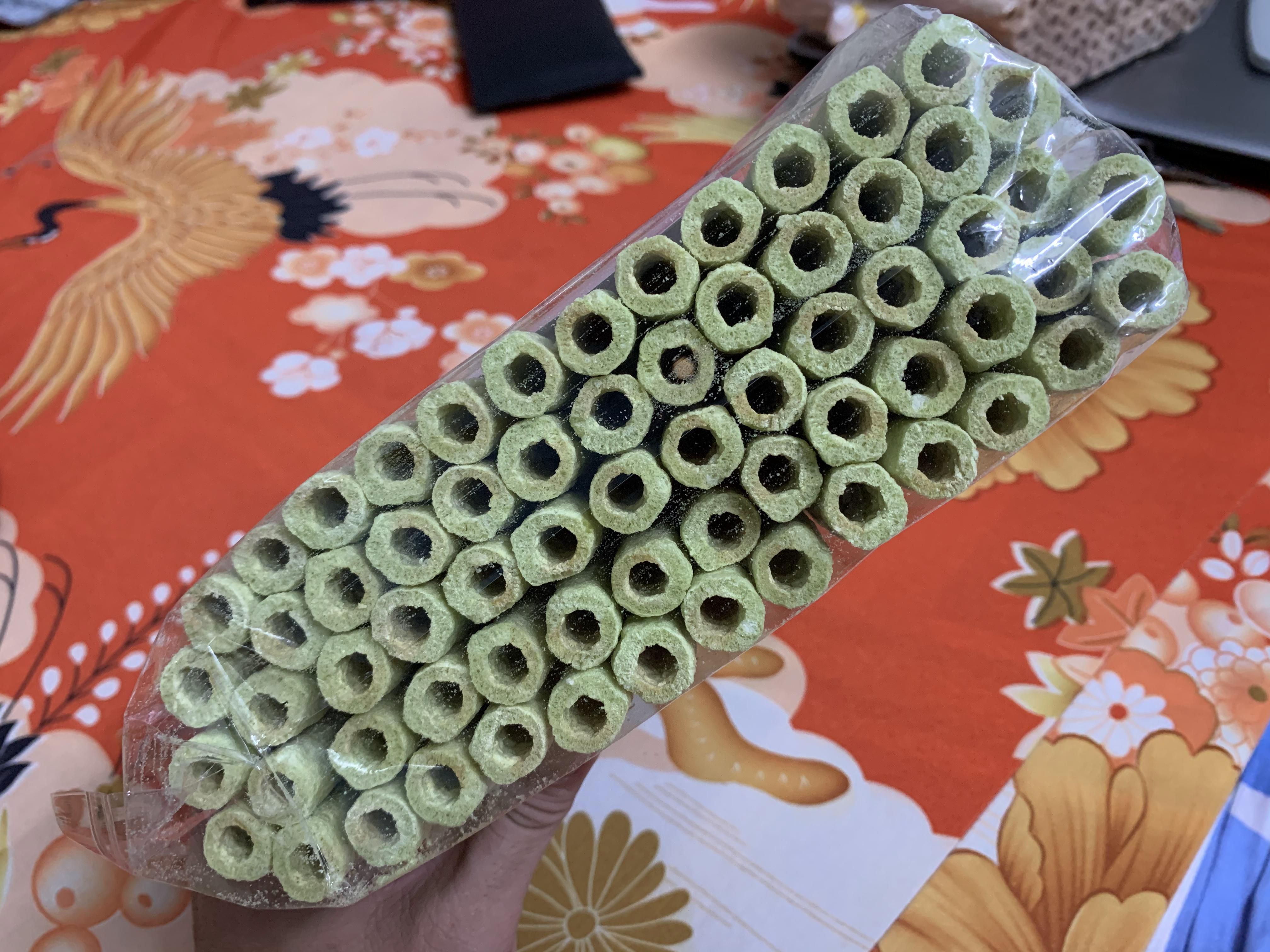 Bánh ống gạo lứt lá dứa (200gr)