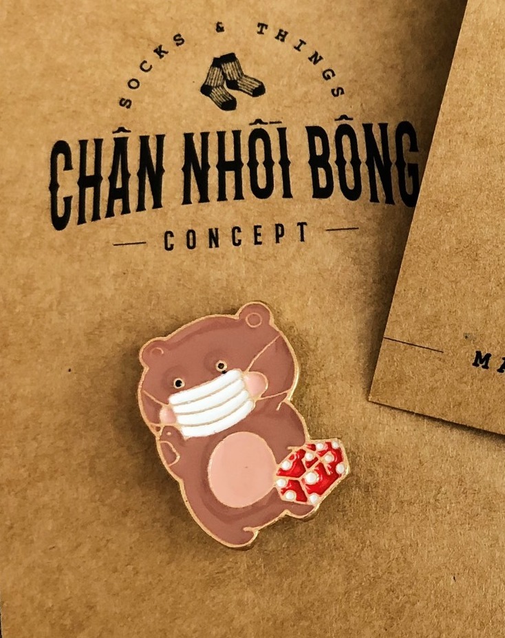 Pin cài áo, balo thỏ đeo khẩu trang