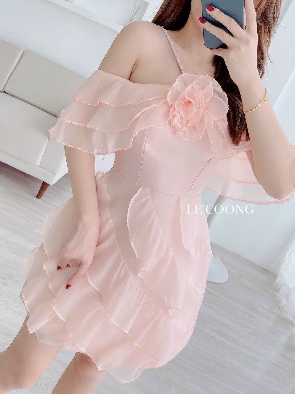 HOÀN TIỀN MAX - Đầm thời trang nữ mặc đi chơi chất tapta phối voan bèo cổ dây chéo hoa váy dài mini 2 màu kem và hồng
