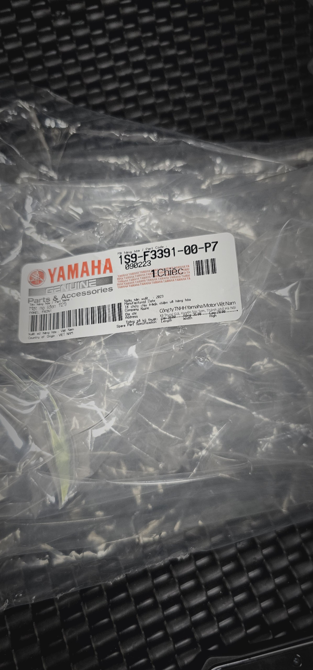 Mặt nạ màu đen exciter 135 chính hãng Yamaha Việt Nam