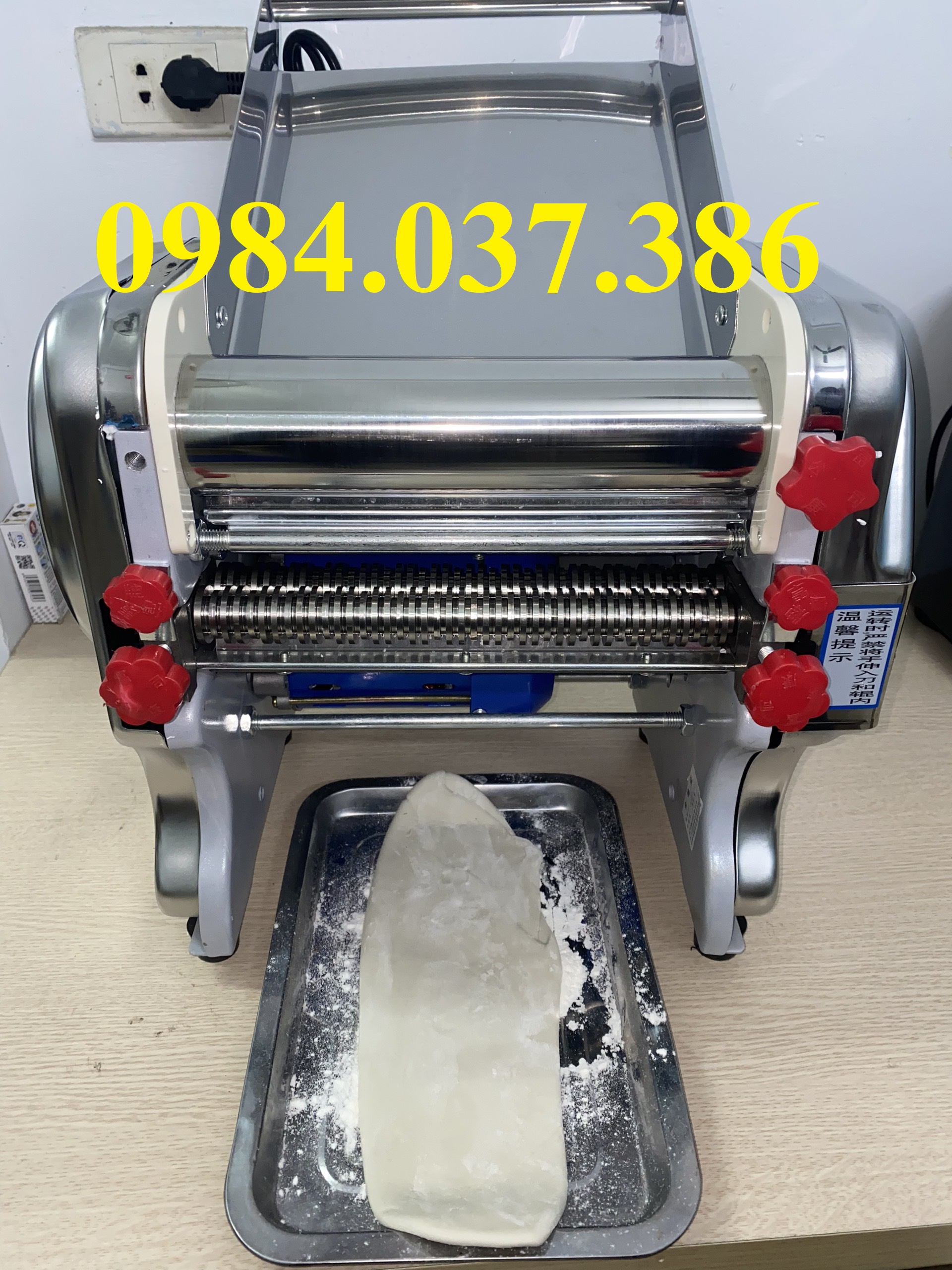 Máy cán bột cắt bột làm bún mì bánh canh FKM200