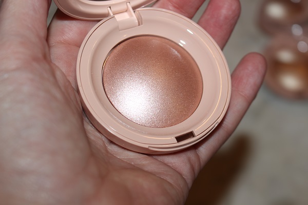 Phấn bắt sáng Rare Beauty Positive Light Silky Touch Highlighter
