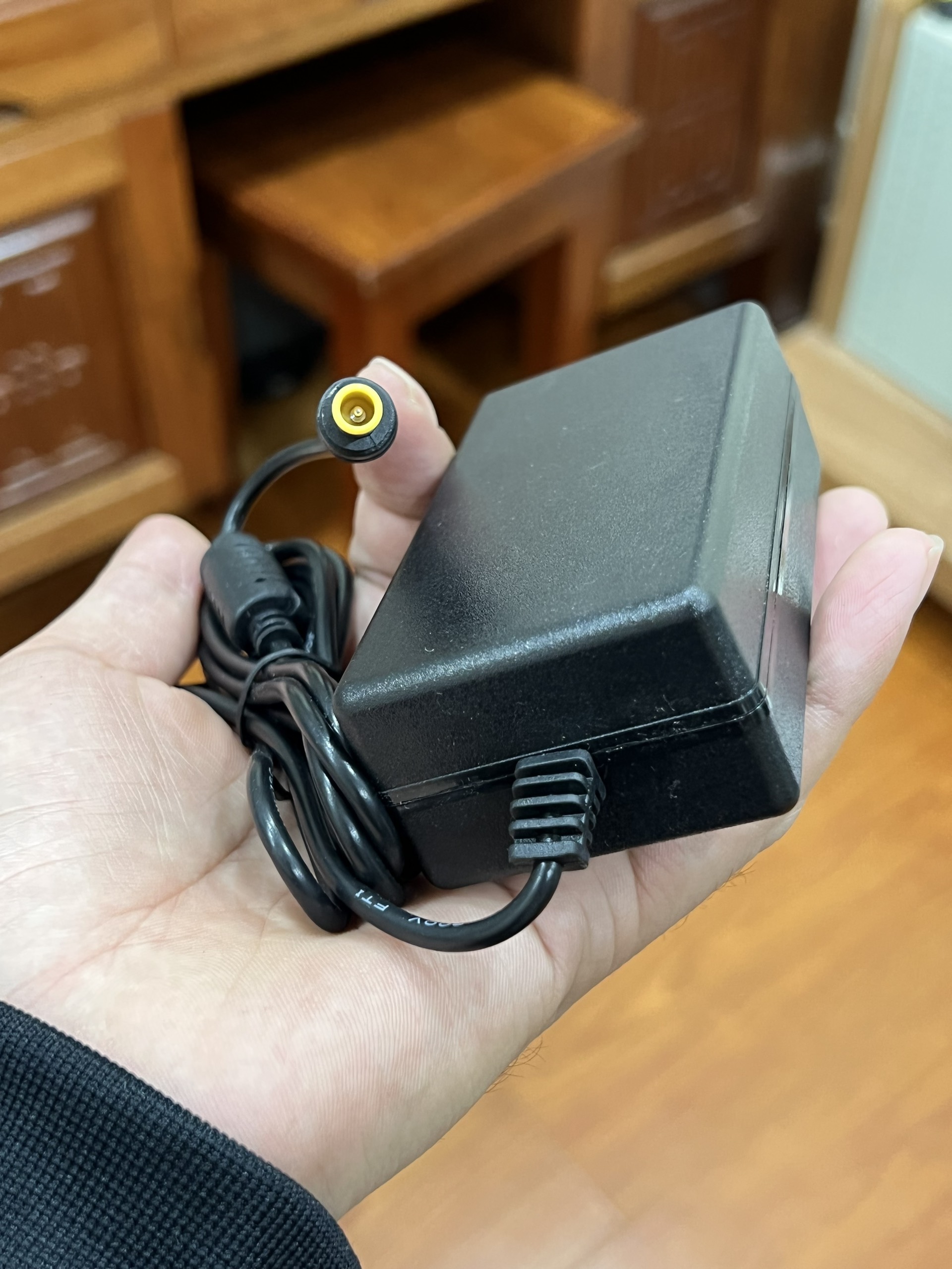 Cục nguồn màn hình LG 12V 2A