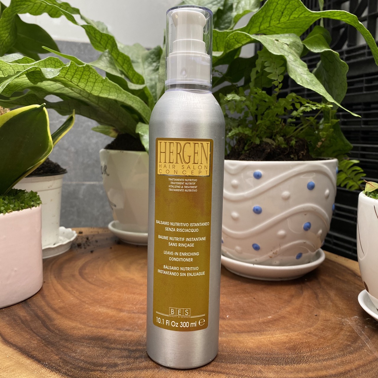 Mỡ xả khô dưỡng bóng tóc mềm mượt Bes Hergen Leave - In Enreaching Conditioner 300ml