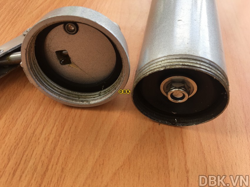 Máy bơm mỡ cầm tay 400cc DBK-839