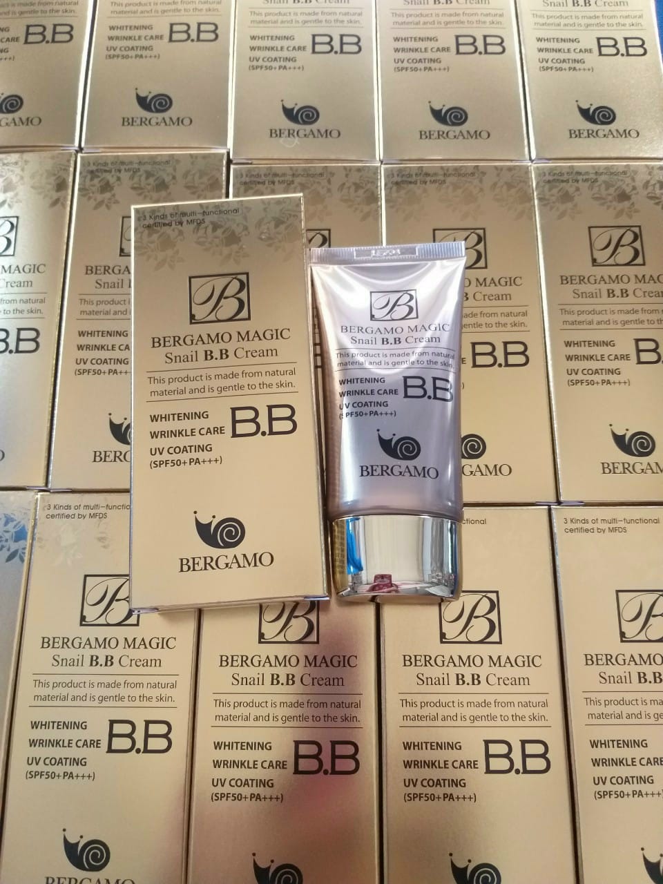 Kem nền chống nắng BERGAMO MAGIC SNAIL BB CREAM