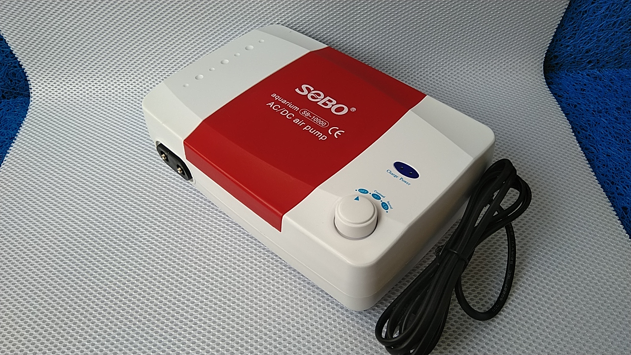 (Tặng phụ kiện) Máy thổi khí tích điện SOBO (SB-10000) dùng cho bể cá.