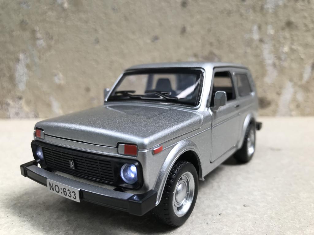 Mô hình xe LADA Urban 2010 - 1:32