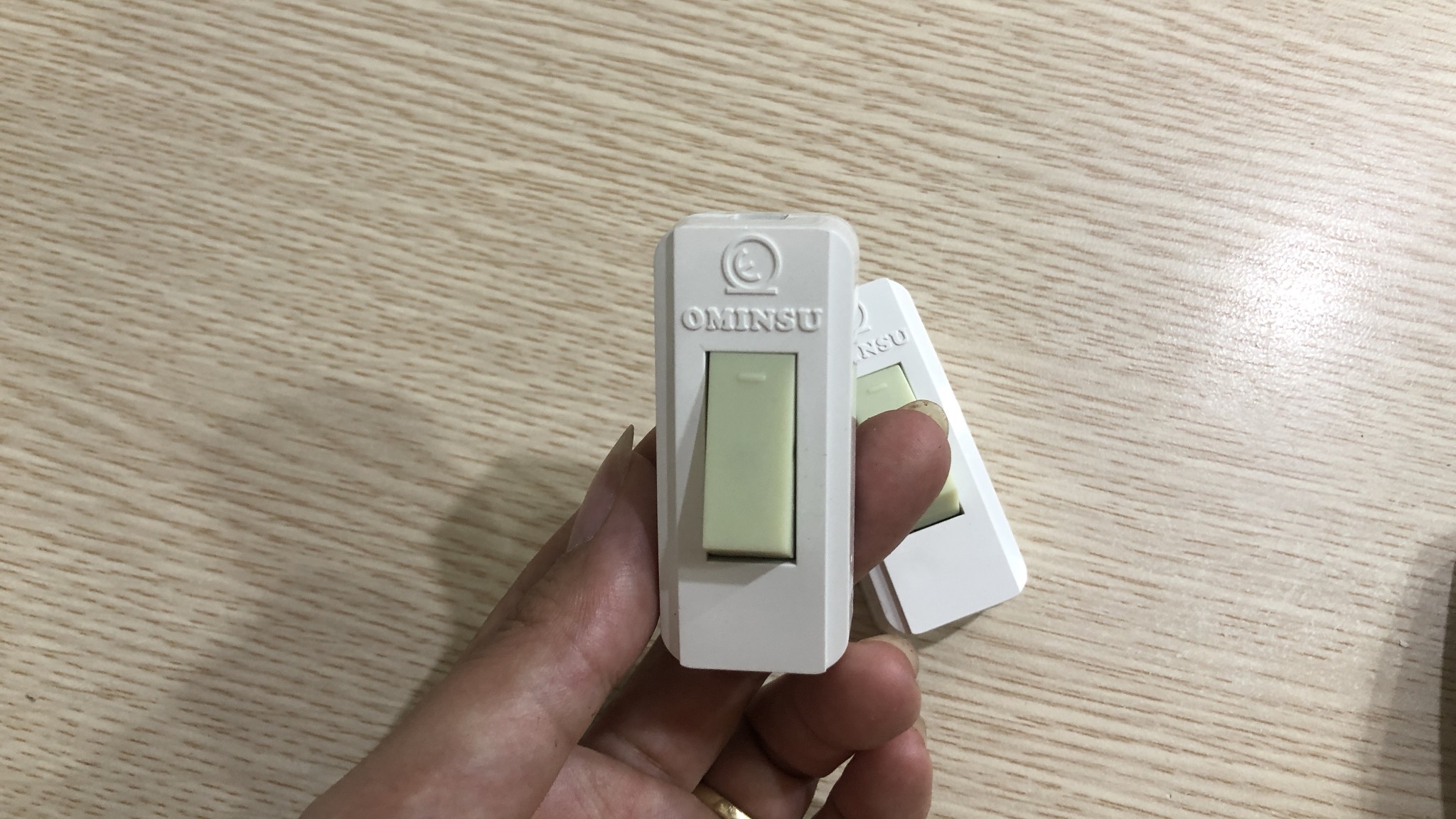 Công Tắc Quả Nhót
