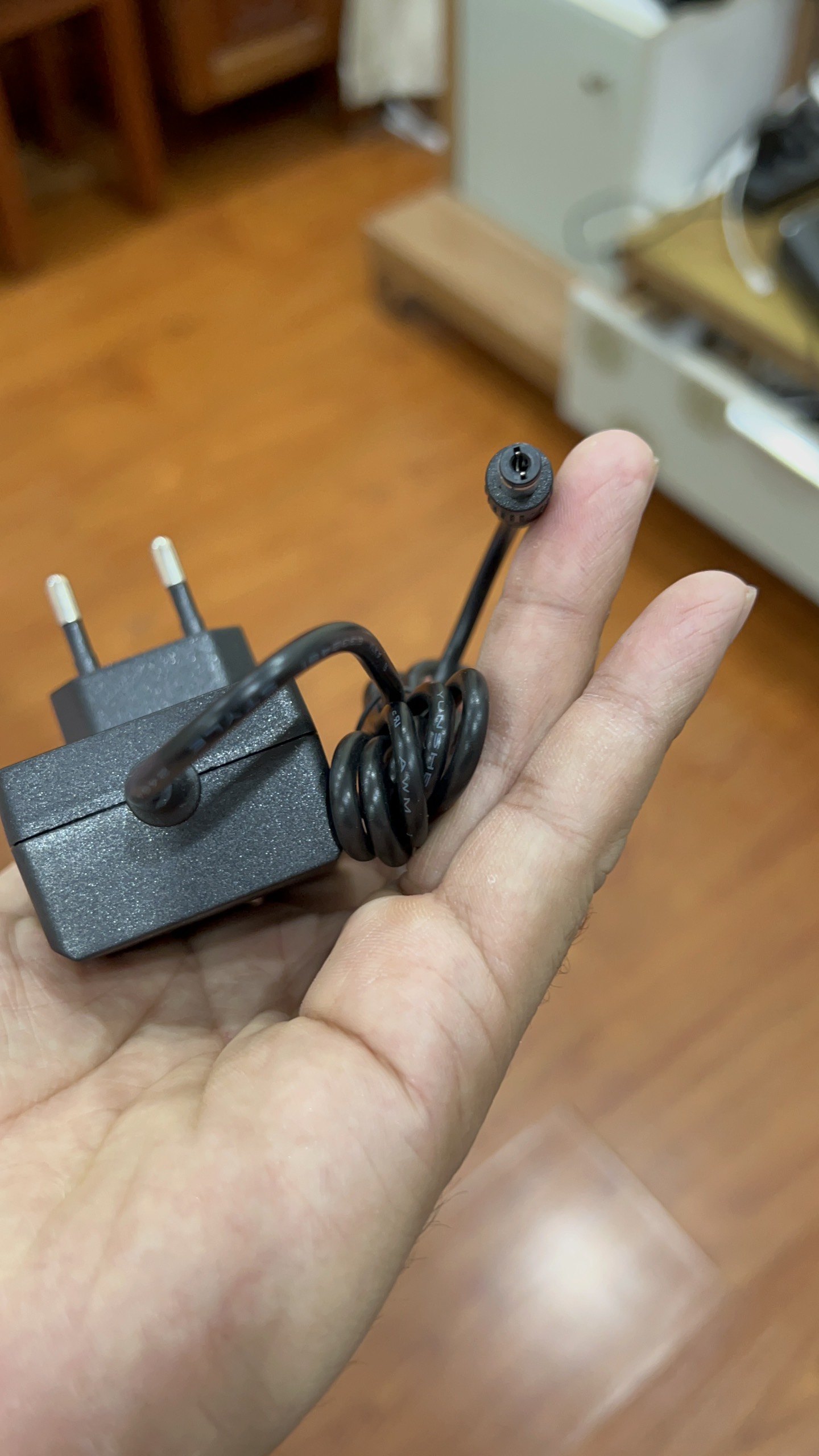 sạc 9v cho máy hút sữa Medela Pump