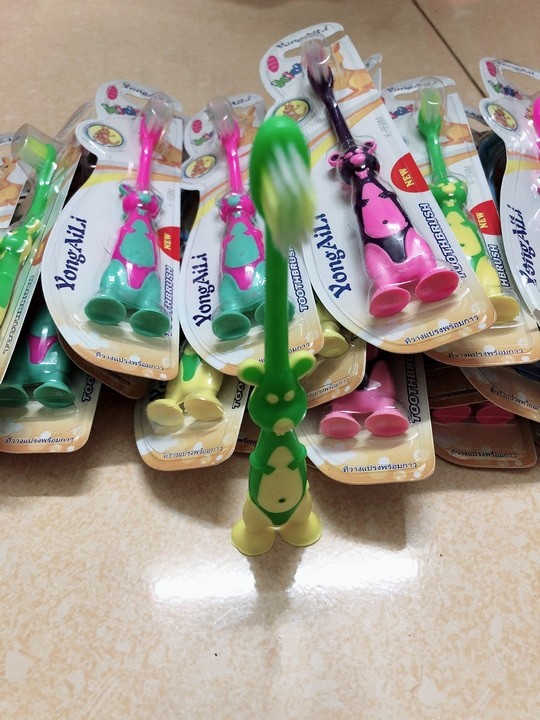 Bàn chải đánh răng trẻ em 30 Chiếc + QUÀ TẶNG