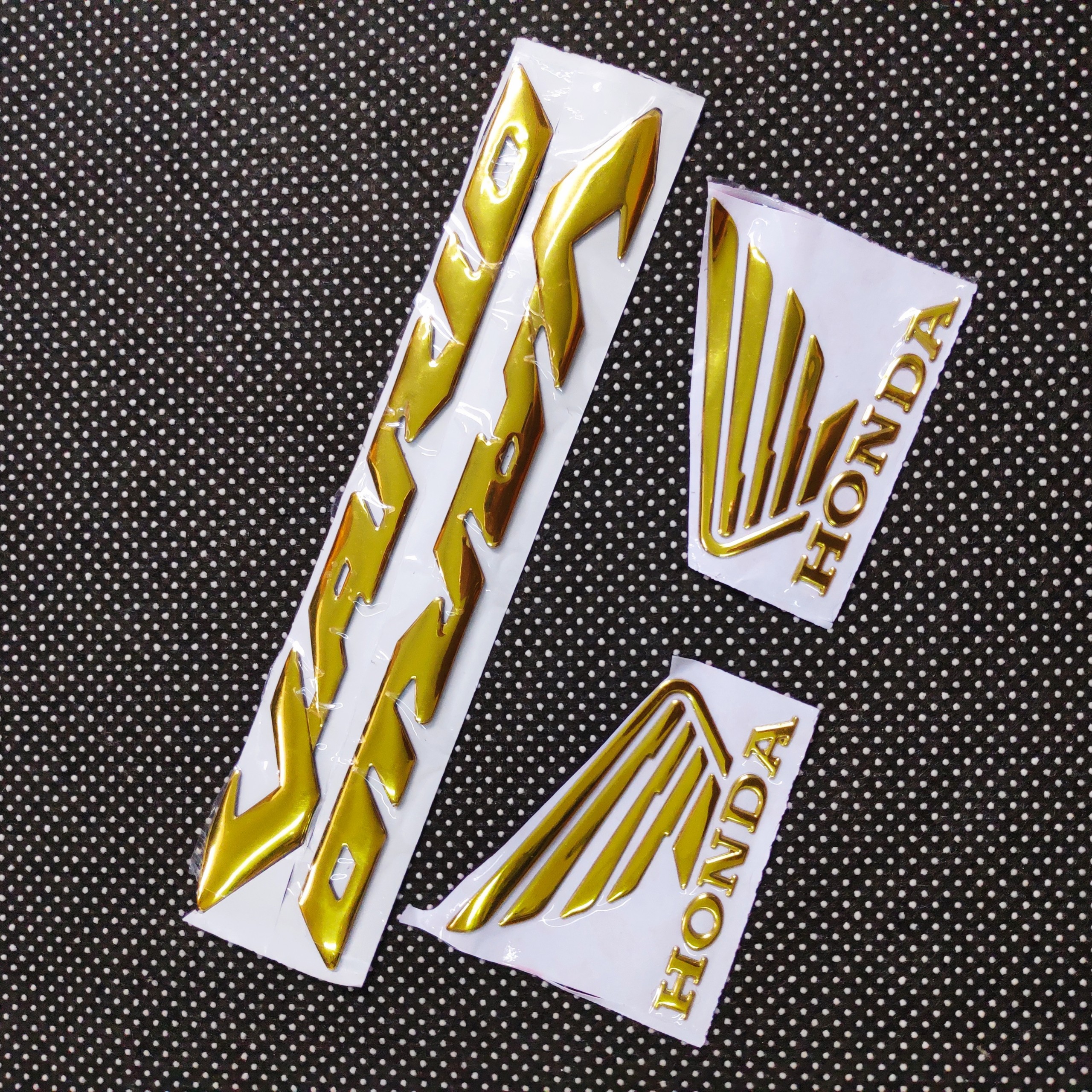 [ĐIỂM NHẤN] COMBO bộ tem chữ tên xe VARIO và tem cánh chim HONDA WINGS dán bên hông sườn xe máy, dán ốp sườn xe, trang trí xe siêu chất (MÀU VÀNG)