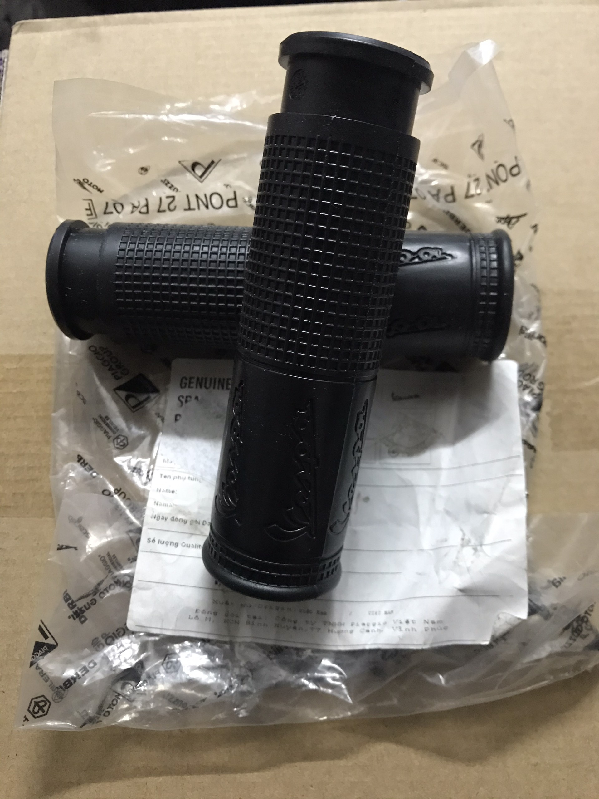 Cặp bap tay xe vespa lx/ vespa s hãng piaggio