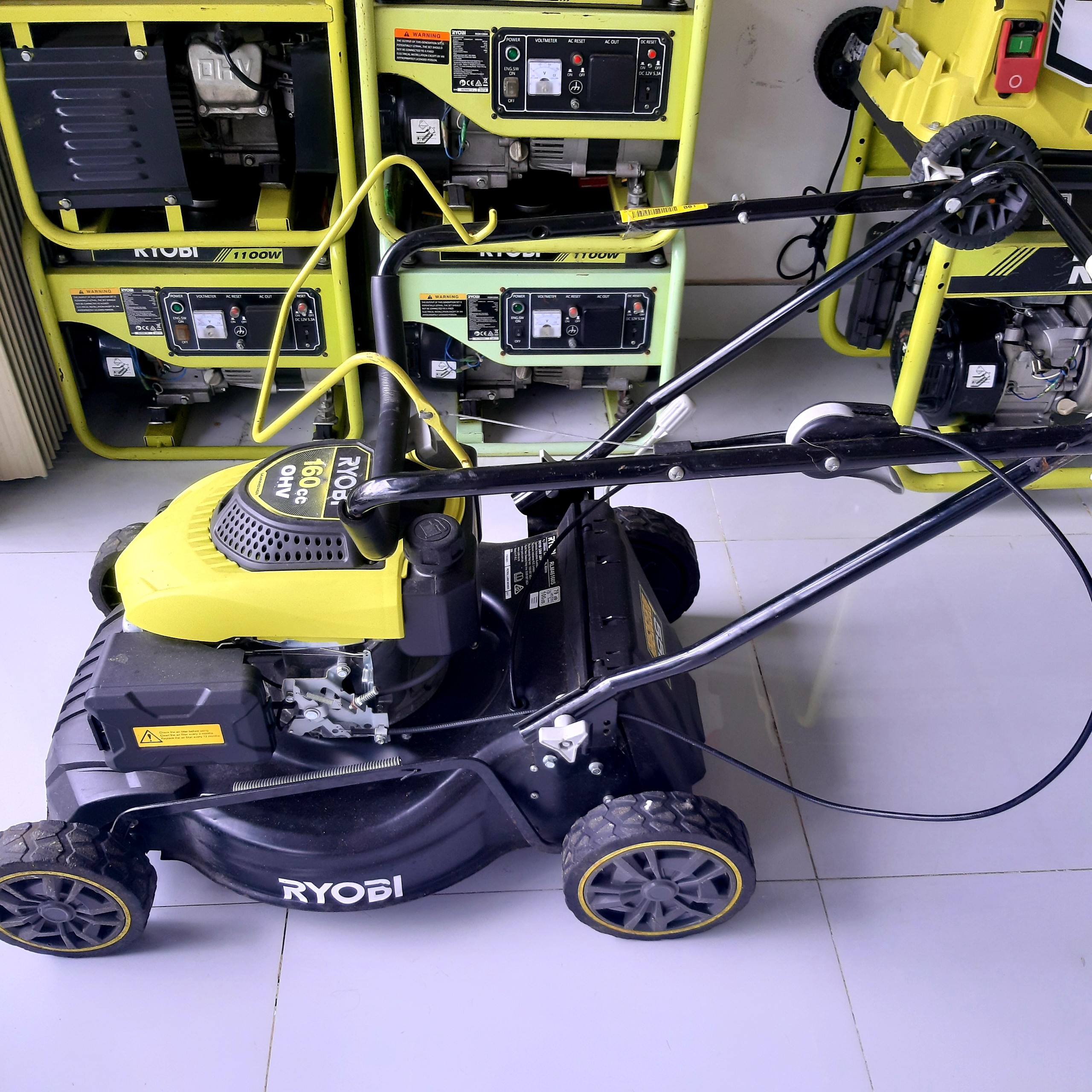 Xe cắt cỏ tự hành Ryobi