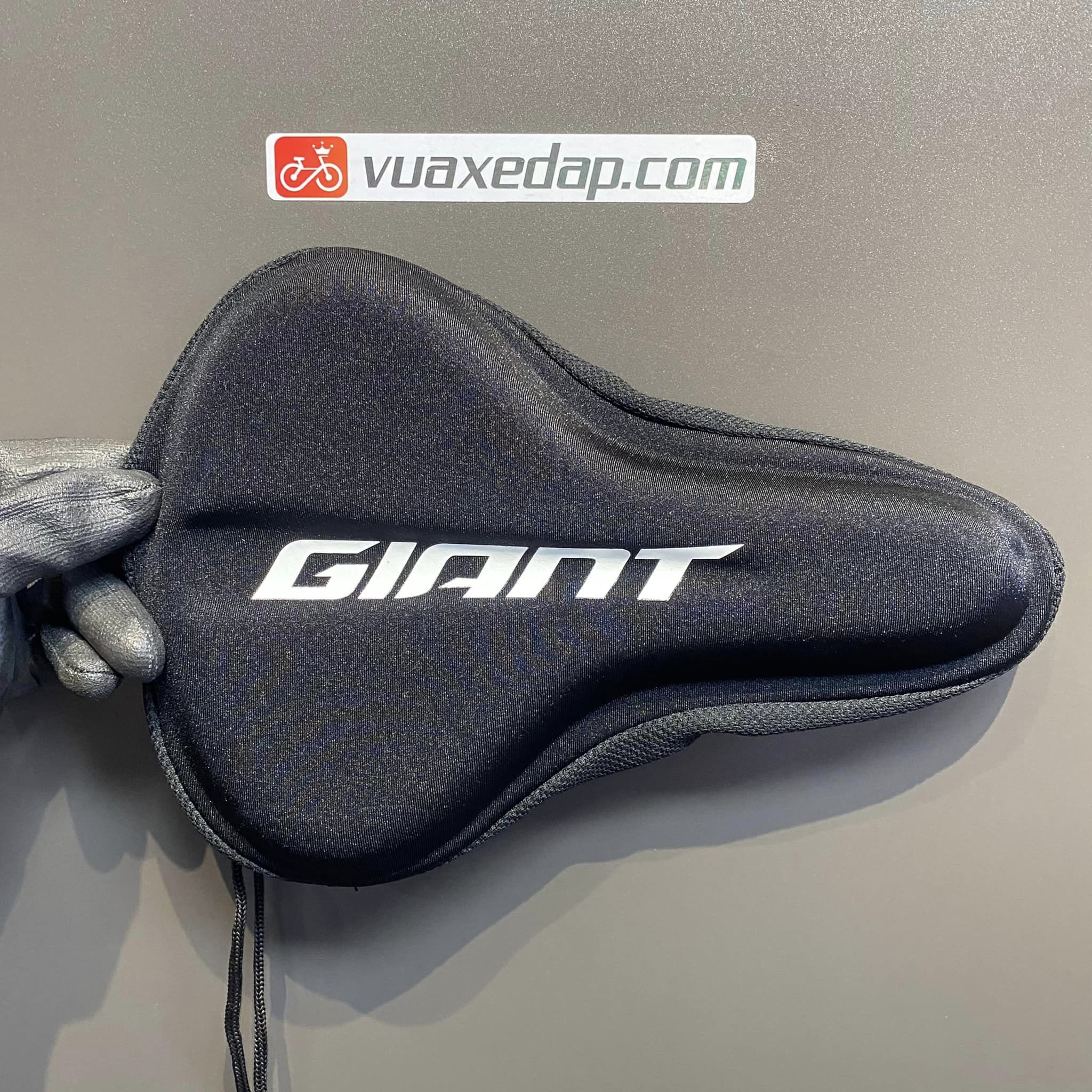 Bọc yên chống đau mông GIANT BASIS