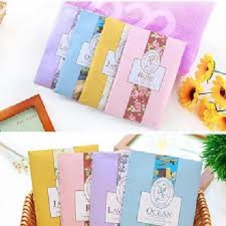 Túi Thơm Để Tủ Quần Áo Kèm Móc Treo (Mùi ngẫu nhiên)