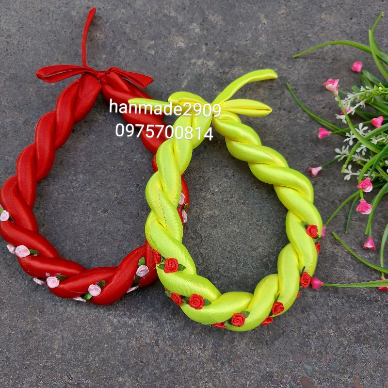 Mấn đội đầu phối áo dài và yếm chụp ảnh  cho bé