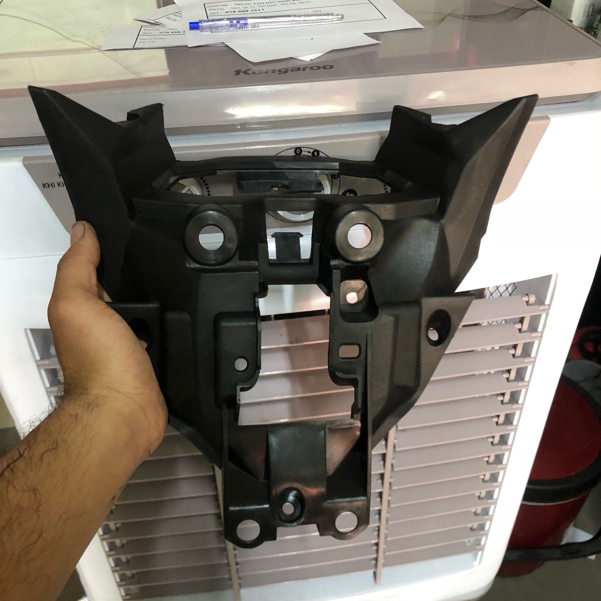 Bợ nhựa nhám đầu đèn pha Sonic 150R chính hãng indo