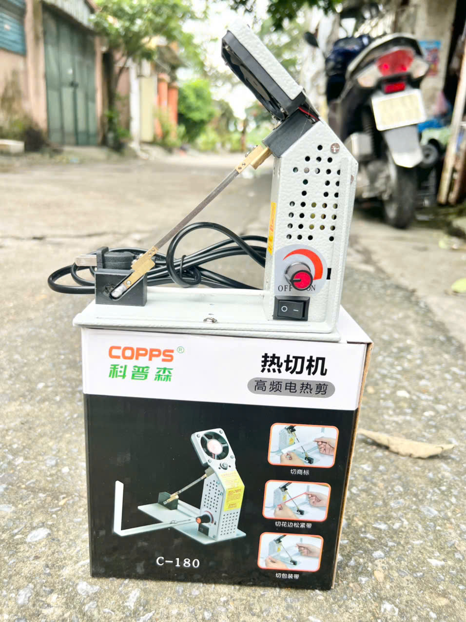 Máy cắt mác dây đai mini C-180 được sử dụng trong ngành may mặc(Tặng kèm 1 lưỡi thay thế)