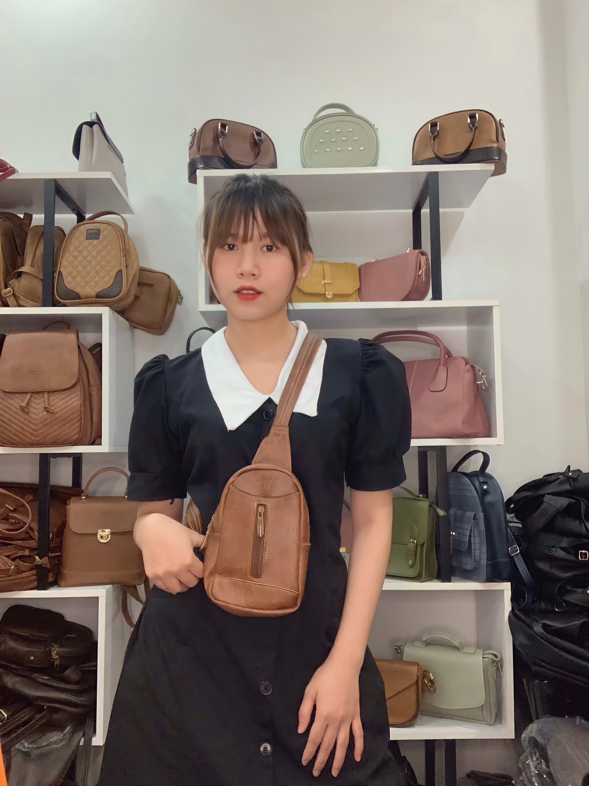 Túi Đeo Chéo Unisex CNT MQ22 Cá Tính