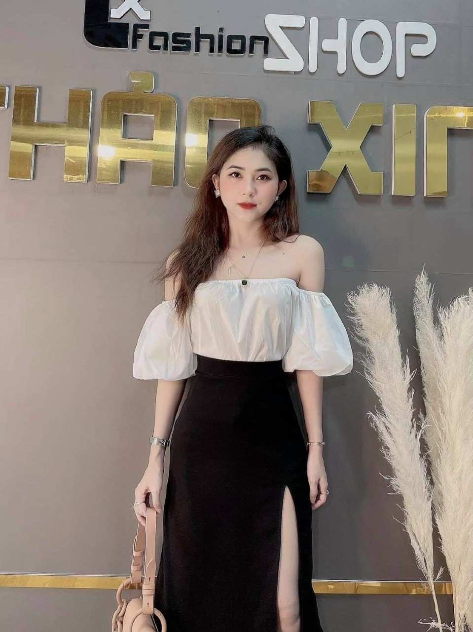 Sét áo trễ vai kèm chân váy xẻ tà xinh lung linh