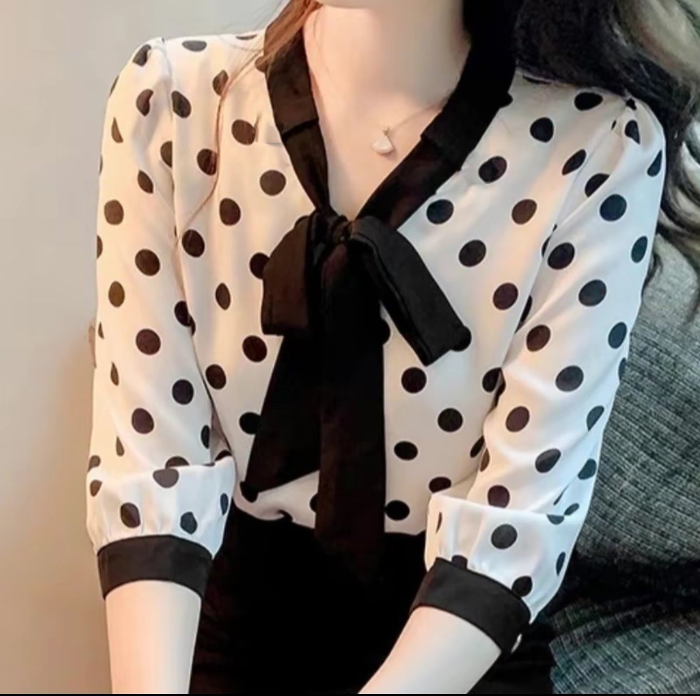 Áo Kiểu Chấm Bi Cổ Phối Nơ Đen