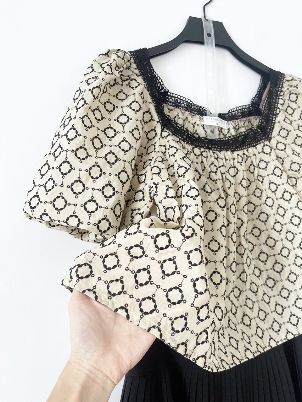 AfterBefore | Áo doll tay bí thêu đen