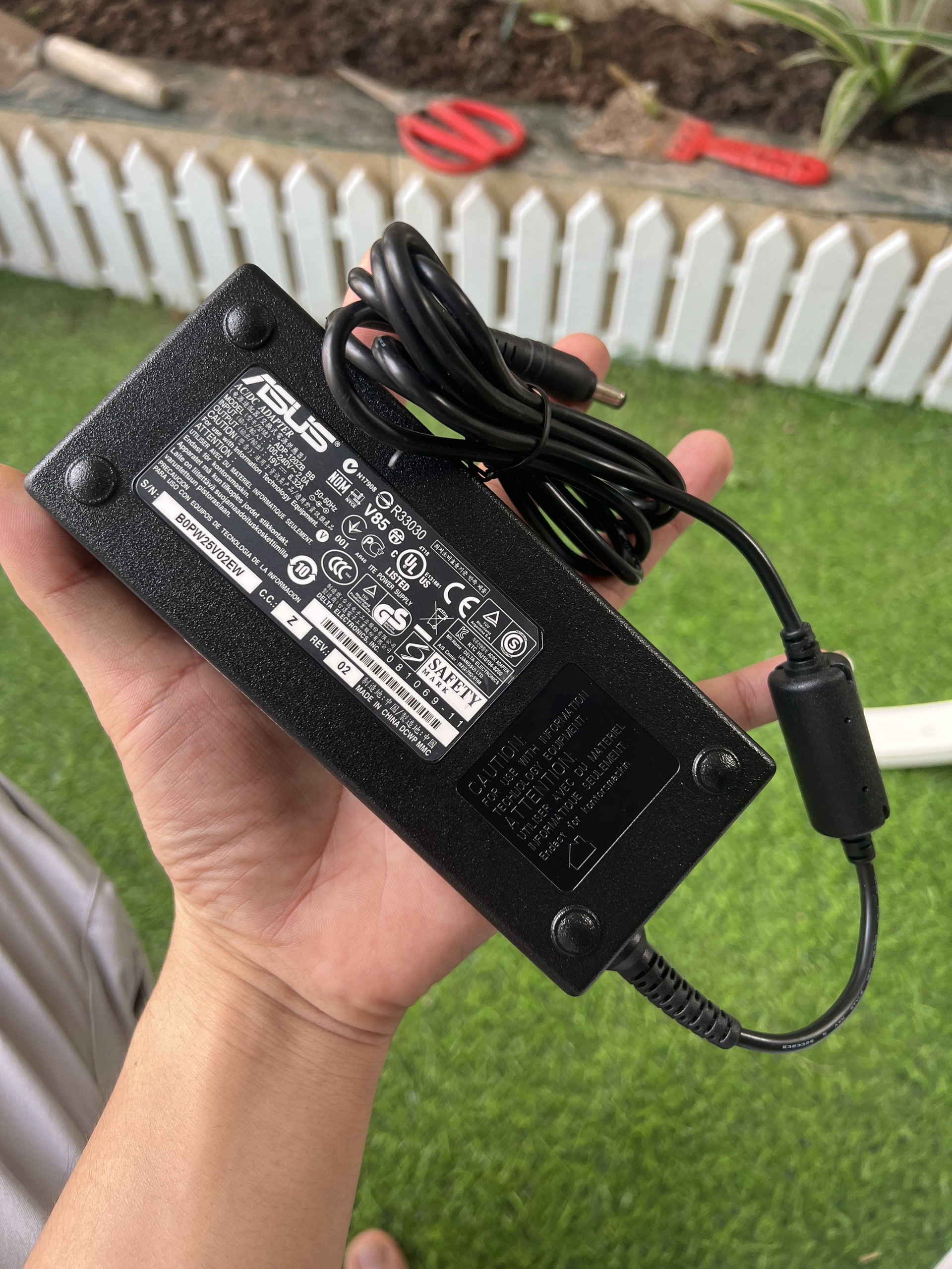 Adapter 19v 6.32a loại xịn