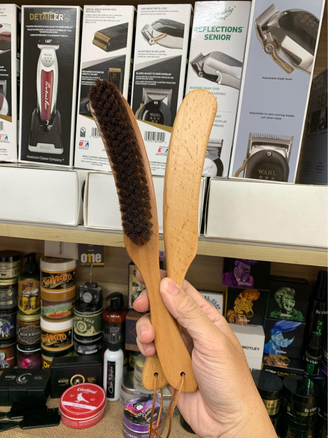 Chổi phủi tóc barber cán gỗ cong dài 27cm