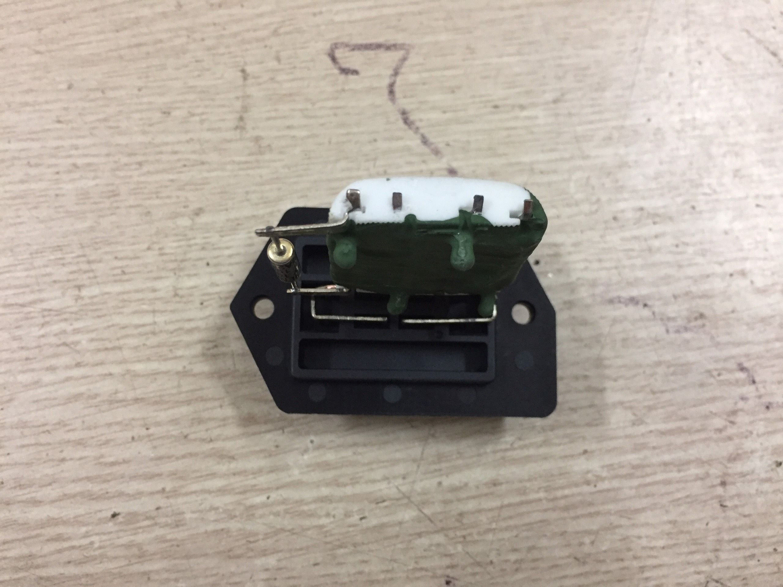Điện trở quạt dàn lạnh Chery QQ và Daewoo Matiz 1,2