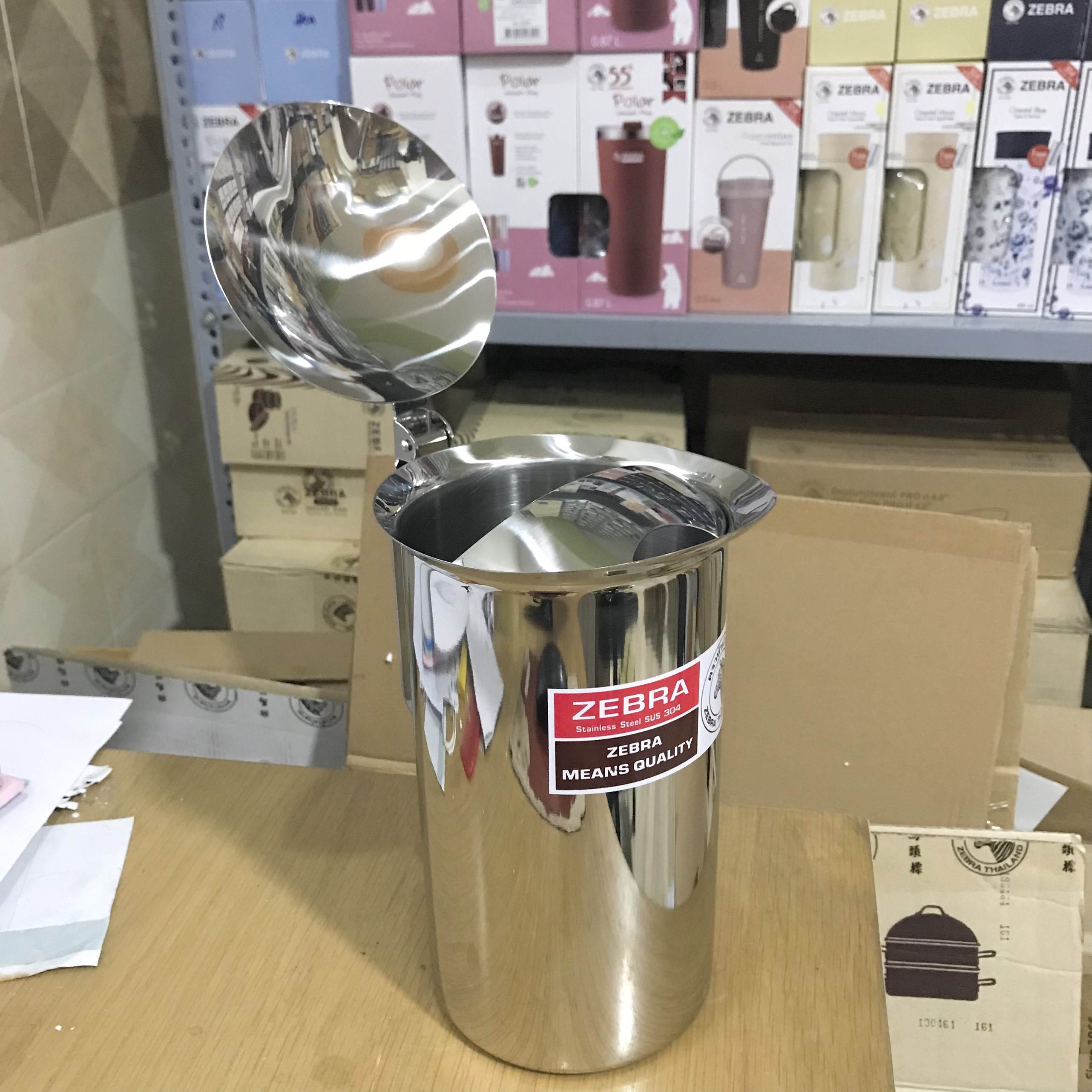 Ca nước 11cm có nắp 1.9L Zebra 115012
