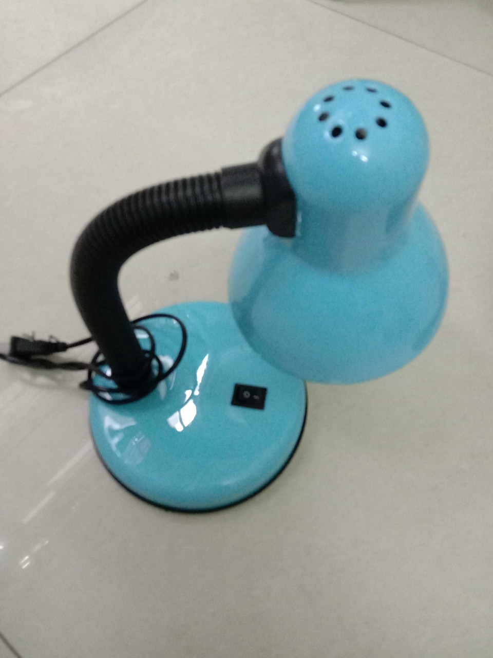 Đèn bàn học sinh có bóng led đi kèm