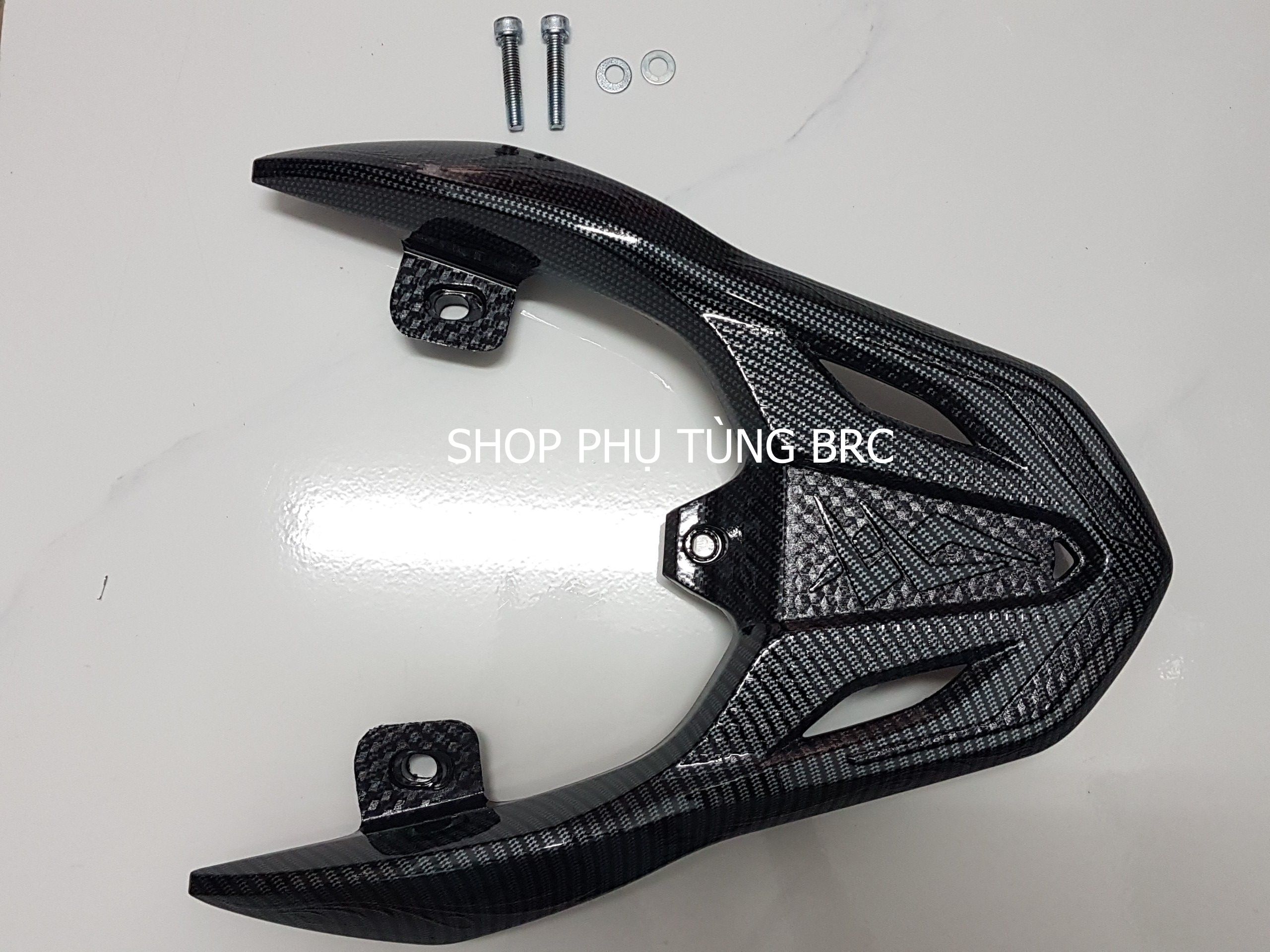 Ốp cảng sau phủ cacbon xe vision 2021