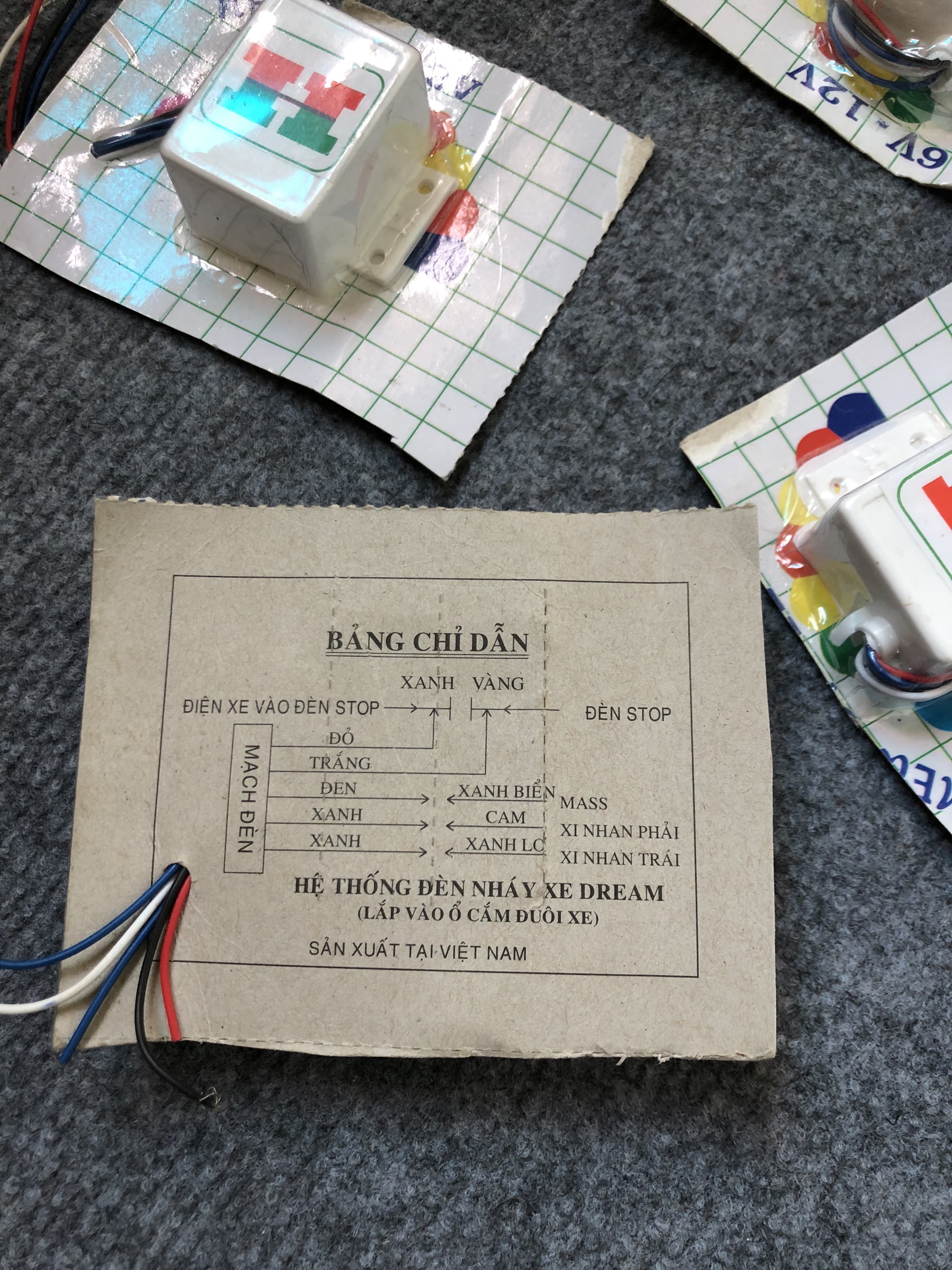 Cục xi nhan chữ H bóp phanh nháy 4 bóng