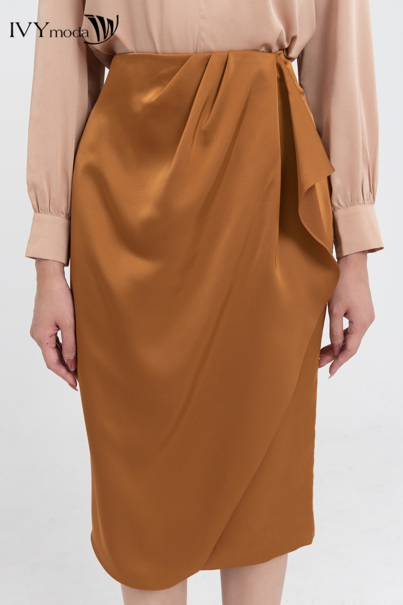Chân váy tà lệch xếp ly IVY moda 31M7745
