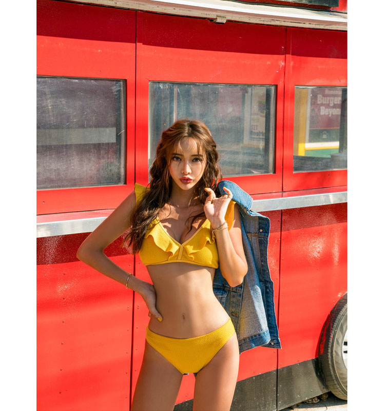 Bikini 2 mảnh ngực cánh tiên bánh bèo