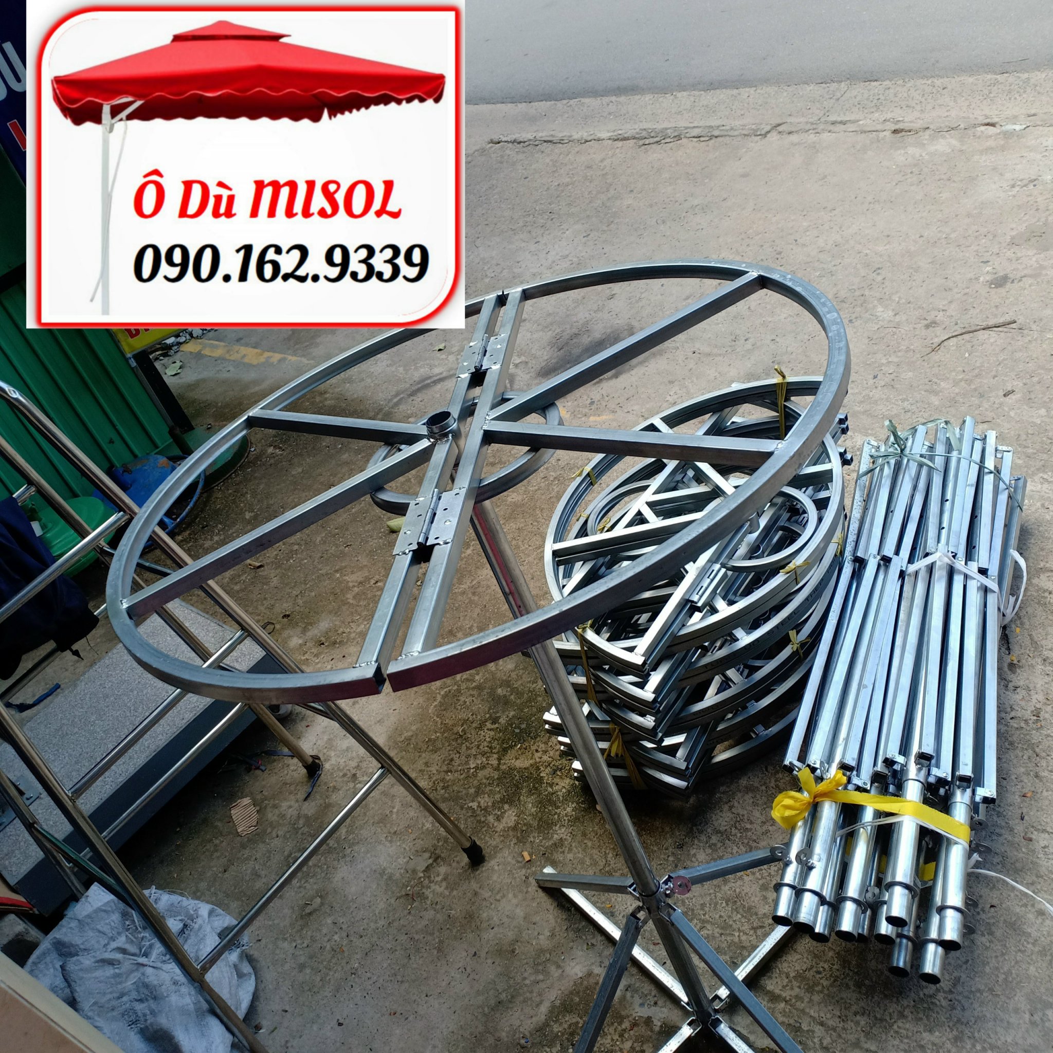 Vòng tròn và chân xếp treo quần áo