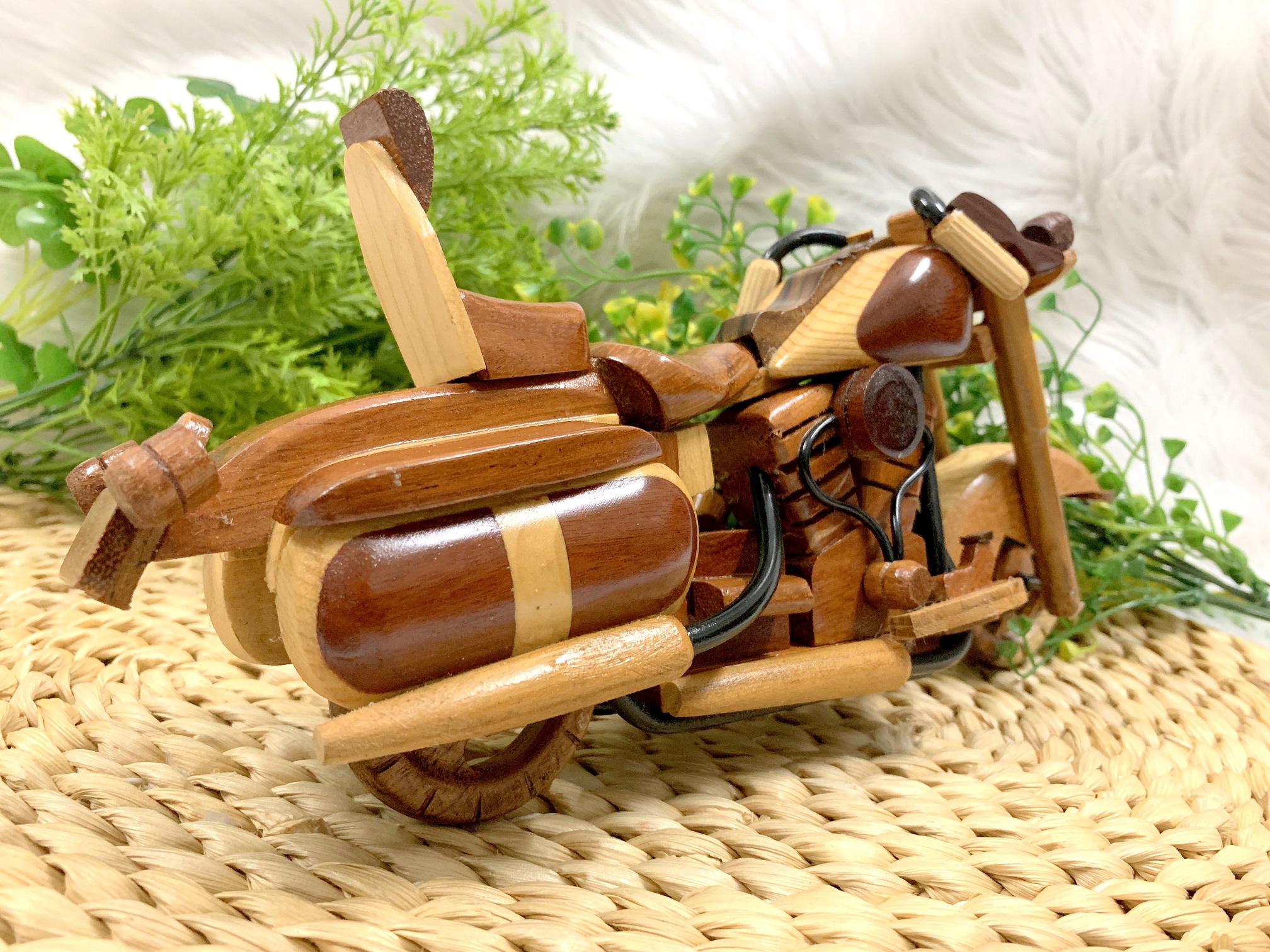 Mô Hình Xe Môtô Harley Davidson bằng Gỗ Gõ (Hình Thật)