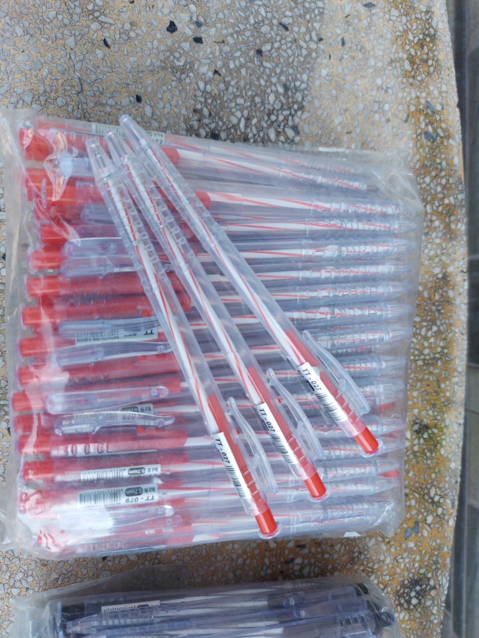 Set 10 bút bi TT-027 mực đỏ