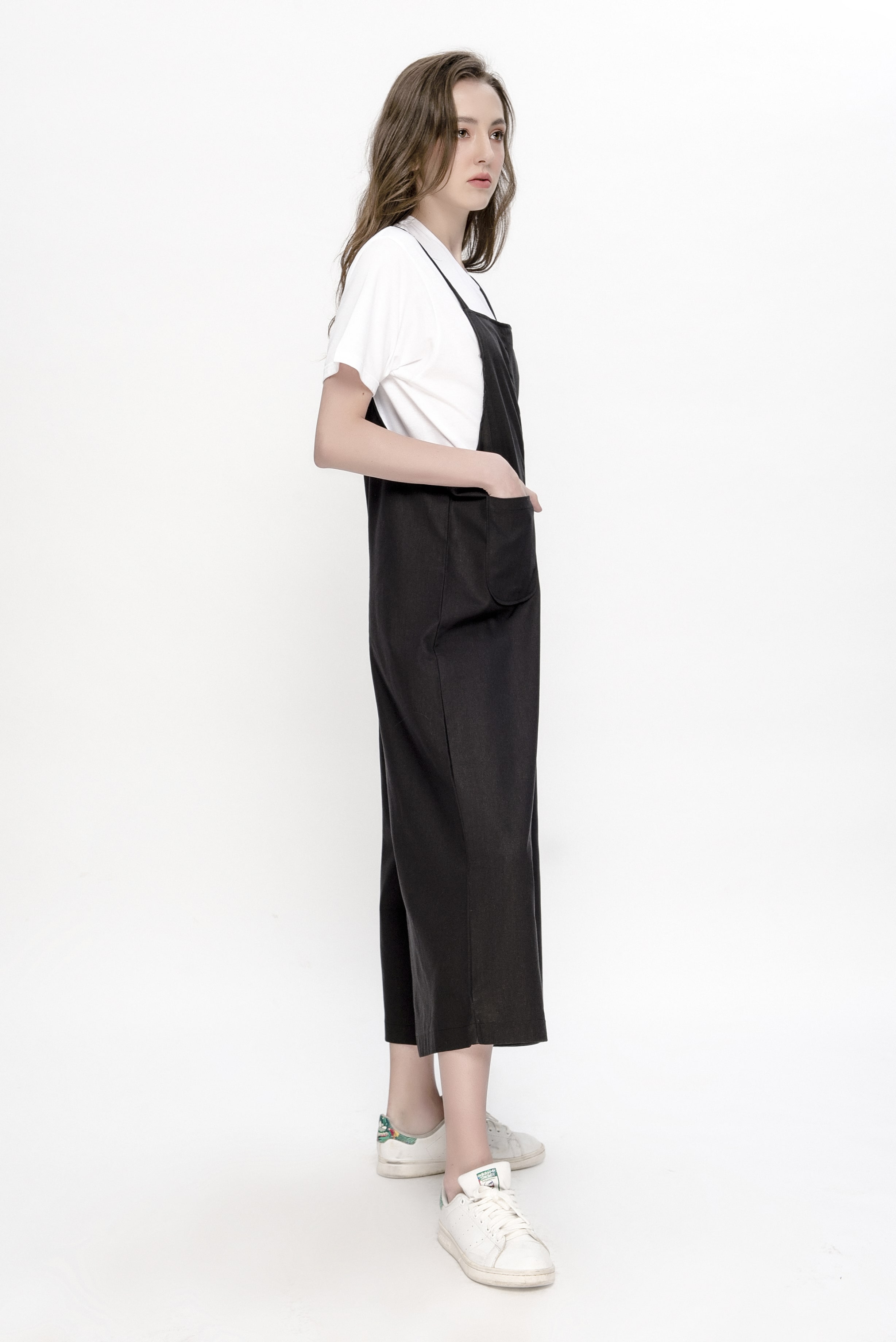 Yếm Linen Có Túi - Đen - YV LE & CO