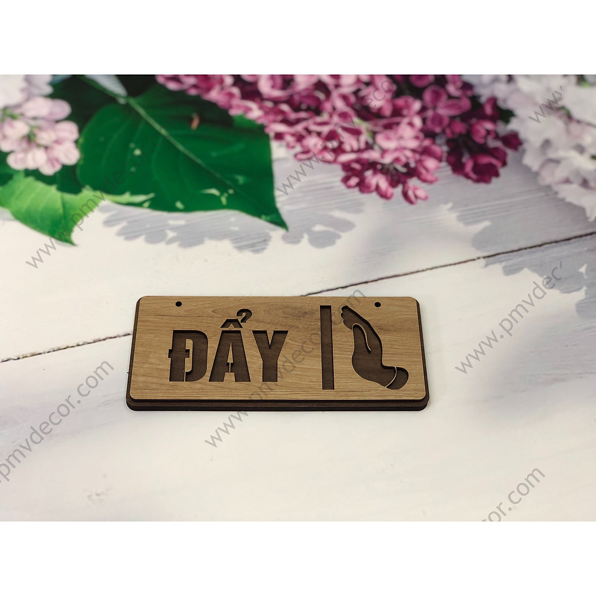 Bảng hướng dẫn dán cửa kính quán cafe, nhà hàng , kt: 150*66mm bảng gỗ hai màu tương phản. pmv-bgd013