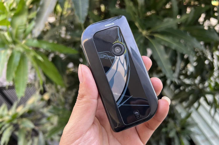 Điện thoại cổ NOKIA 7610 (CHIẾC LÁ LỚN) ĐỘC ĐÁO – TẶNG PIN SẠC