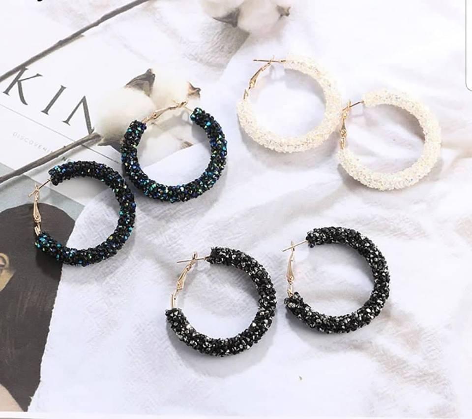 Bông tai khoen tròn đính hạt trắng